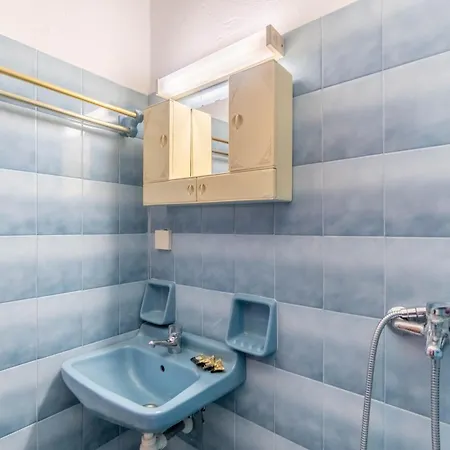 Apartment Mires House Side First Floor 8 *