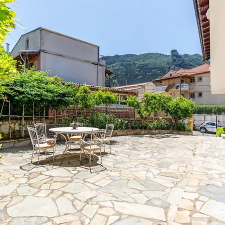 Mires House Side First Floor 8 Apartament *