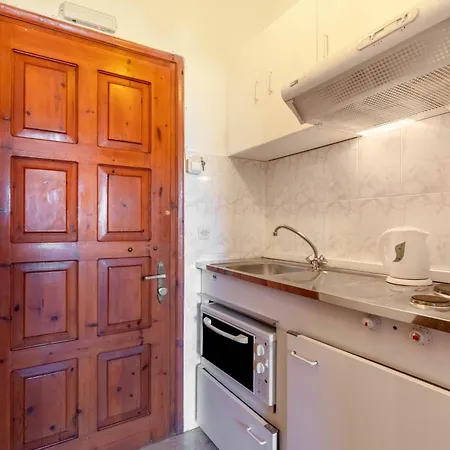 Mires House Side First Floor 8 *